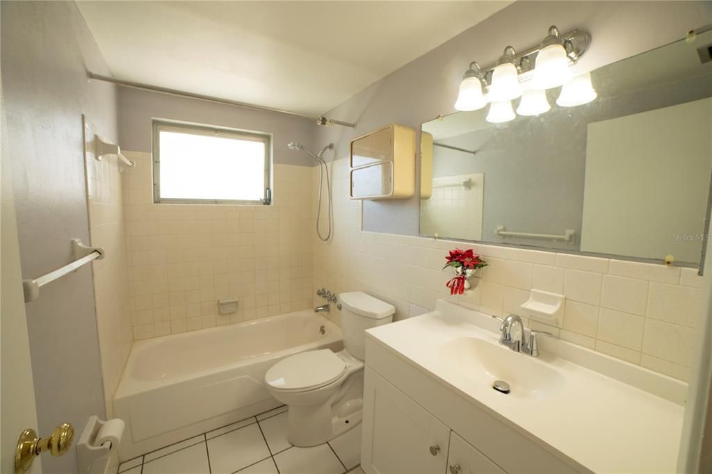 For Sale: $259,000 (2 beds, 1 baths, 1060 Square Feet)