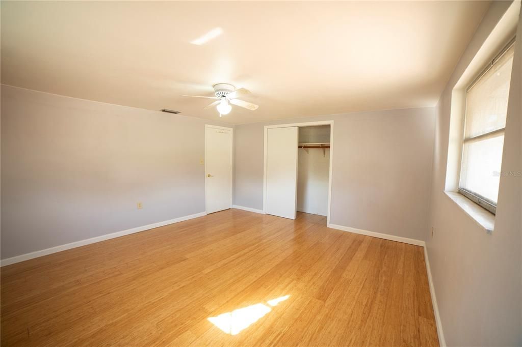 For Sale: $259,000 (2 beds, 1 baths, 1060 Square Feet)