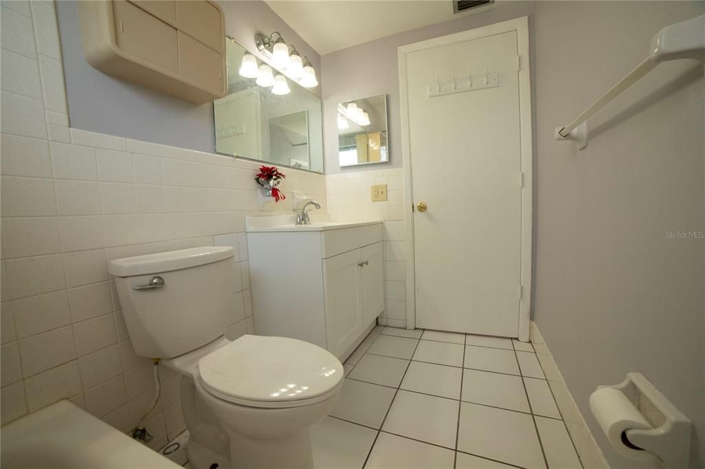 For Sale: $259,000 (2 beds, 1 baths, 1060 Square Feet)