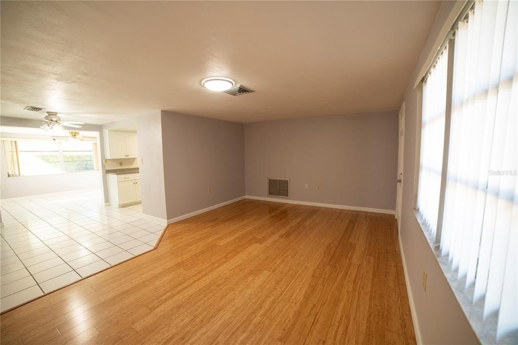 For Sale: $259,000 (2 beds, 1 baths, 1060 Square Feet)