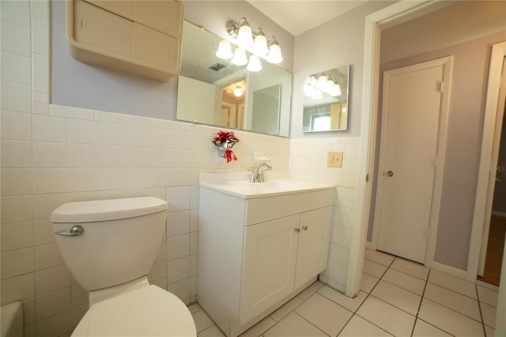 For Sale: $259,000 (2 beds, 1 baths, 1060 Square Feet)