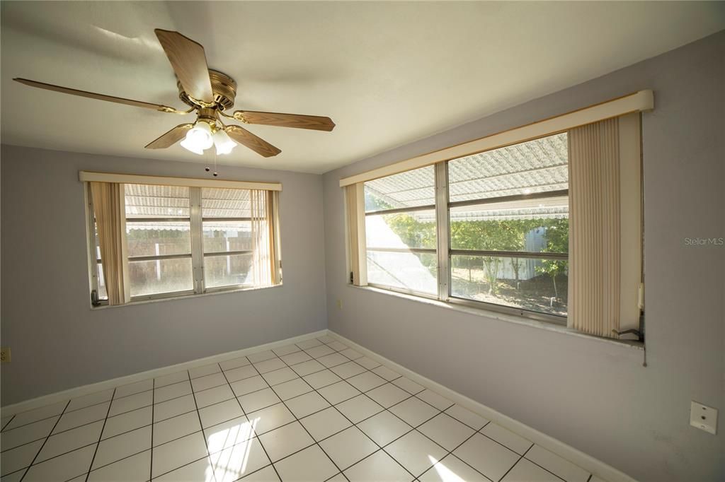 For Sale: $259,000 (2 beds, 1 baths, 1060 Square Feet)