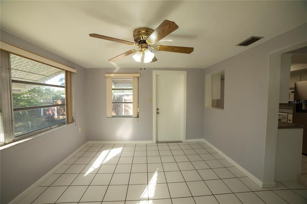 For Sale: $259,000 (2 beds, 1 baths, 1060 Square Feet)