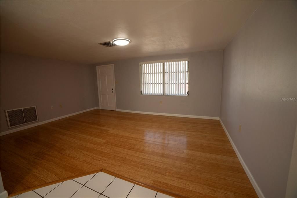 For Sale: $259,000 (2 beds, 1 baths, 1060 Square Feet)