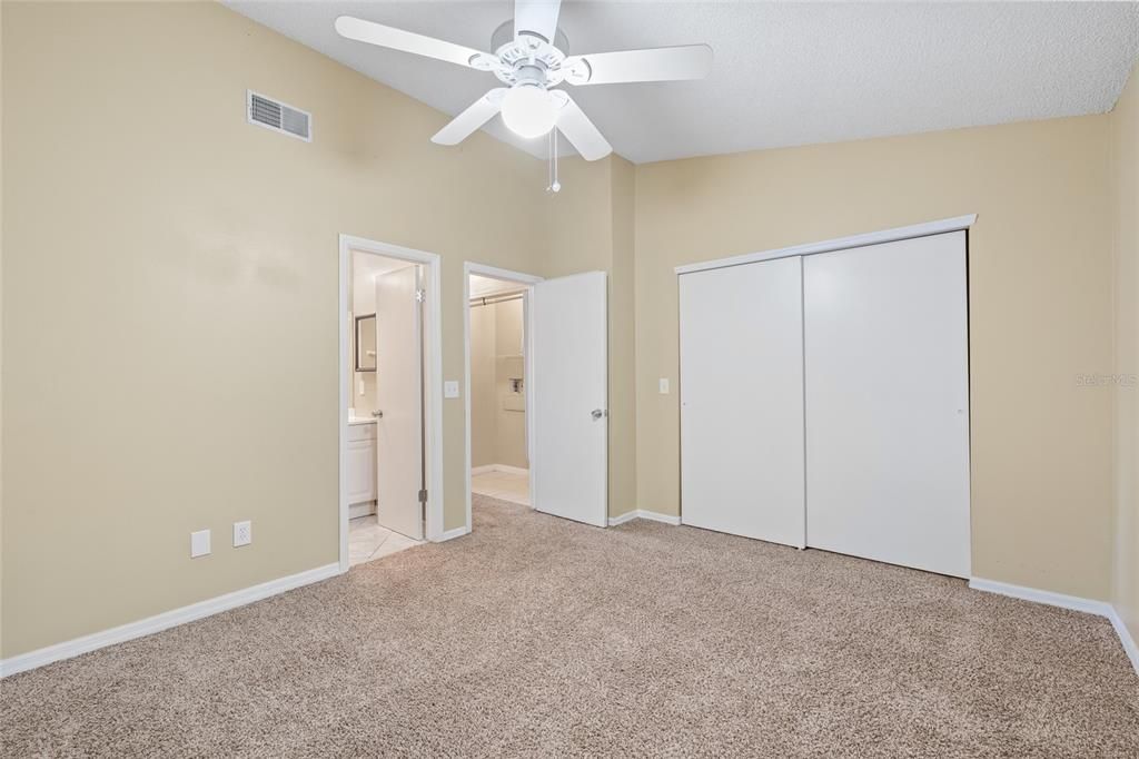 For Sale: $259,900 (2 beds, 2 baths, 1120 Square Feet)