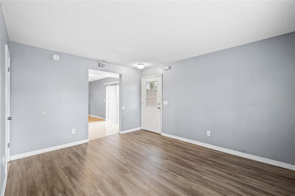 For Sale: $259,900 (2 beds, 2 baths, 1120 Square Feet)