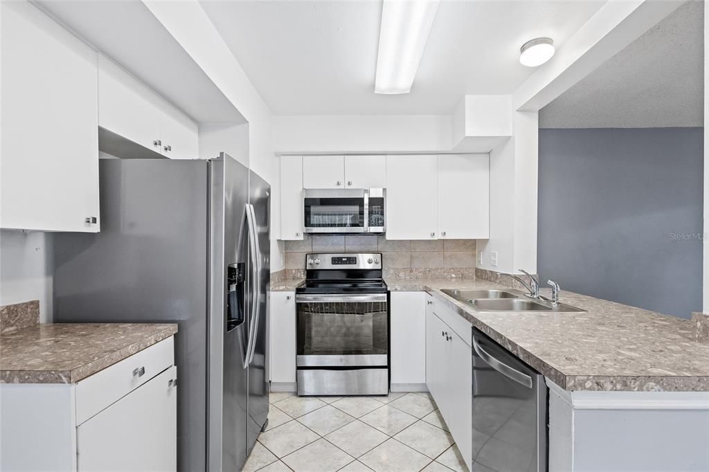 For Sale: $259,900 (2 beds, 2 baths, 1120 Square Feet)