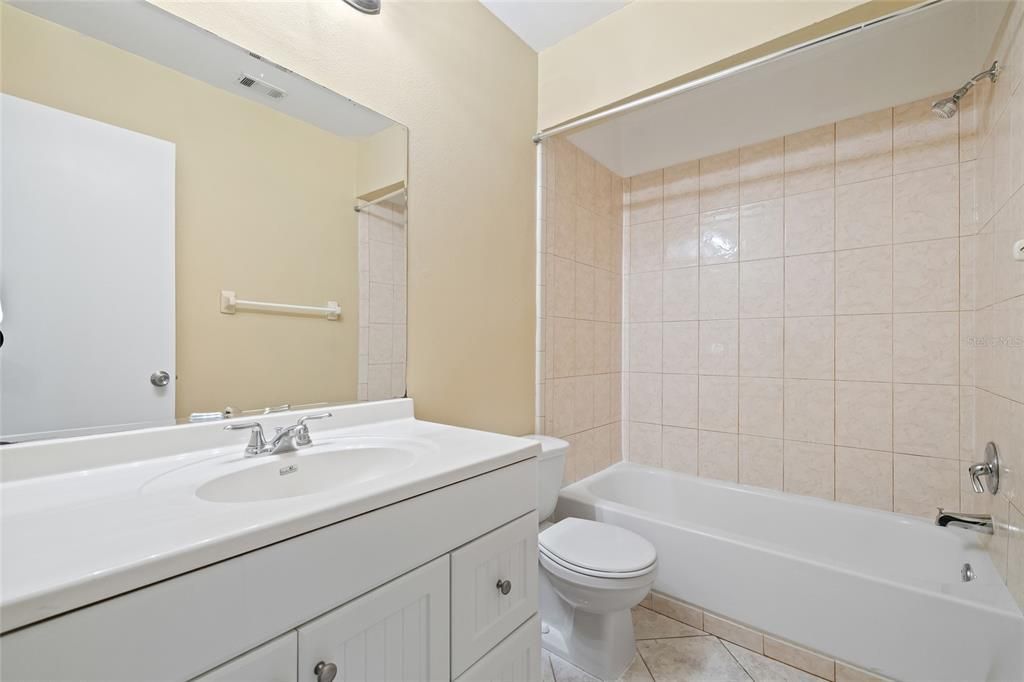 For Sale: $259,900 (2 beds, 2 baths, 1120 Square Feet)