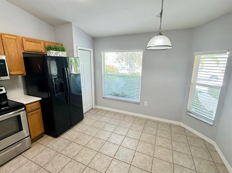 For Rent: $1,975 (3 beds, 2 baths, 1372 Square Feet)