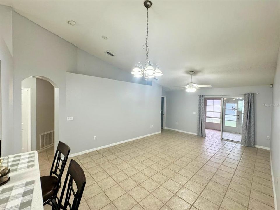 For Rent: $1,975 (3 beds, 2 baths, 1372 Square Feet)