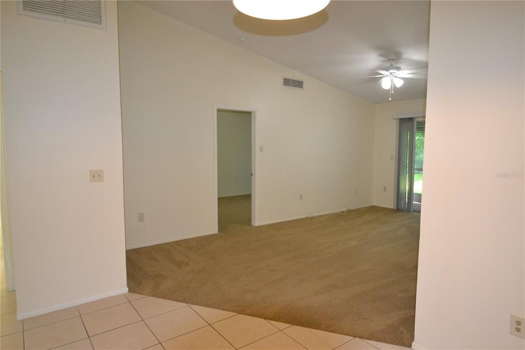 For Sale: $270,000 (2 beds, 2 baths, 976 Square Feet)