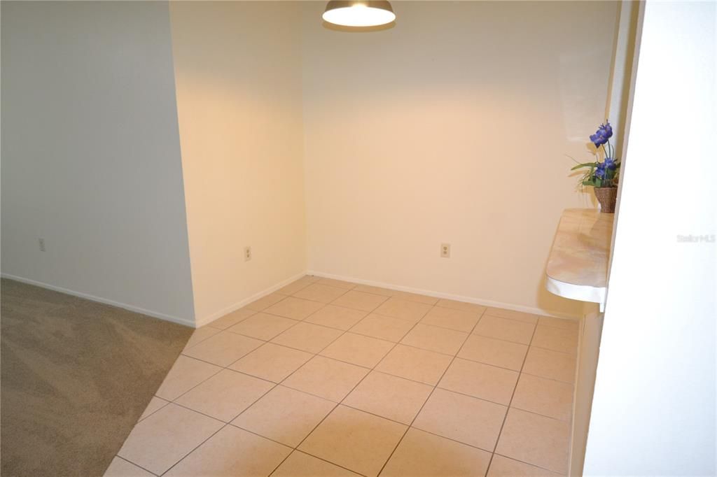 For Sale: $270,000 (2 beds, 2 baths, 976 Square Feet)