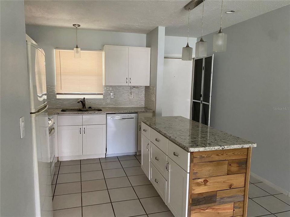 For Sale: $169,900 (2 beds, 1 baths, 759 Square Feet)