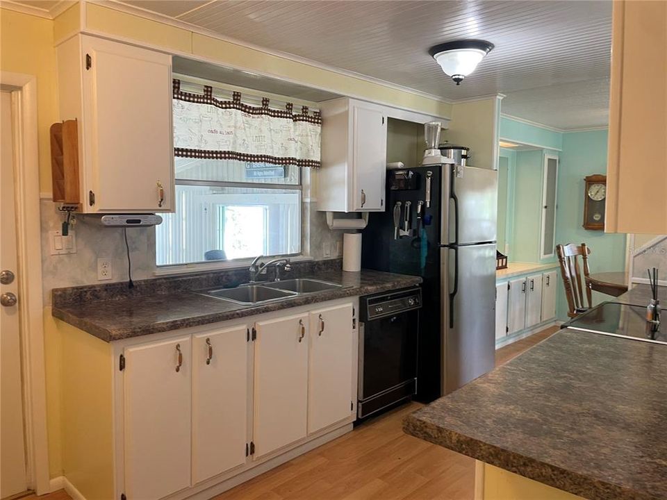 For Sale: $130,000 (2 beds, 2 baths, 960 Square Feet)