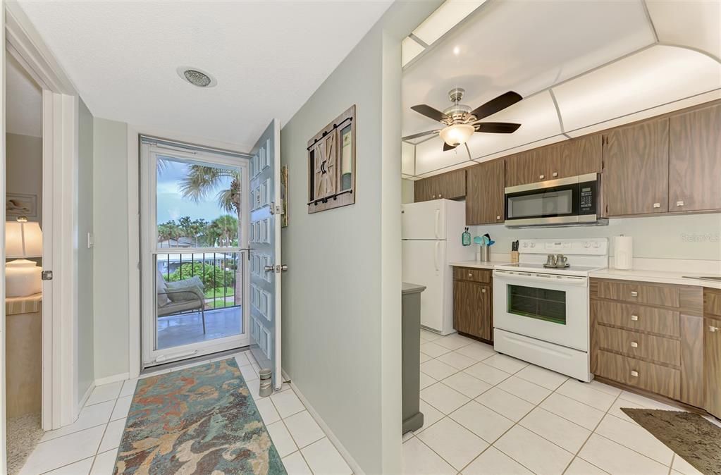 For Sale: $234,000 (2 beds, 2 baths, 1002 Square Feet)