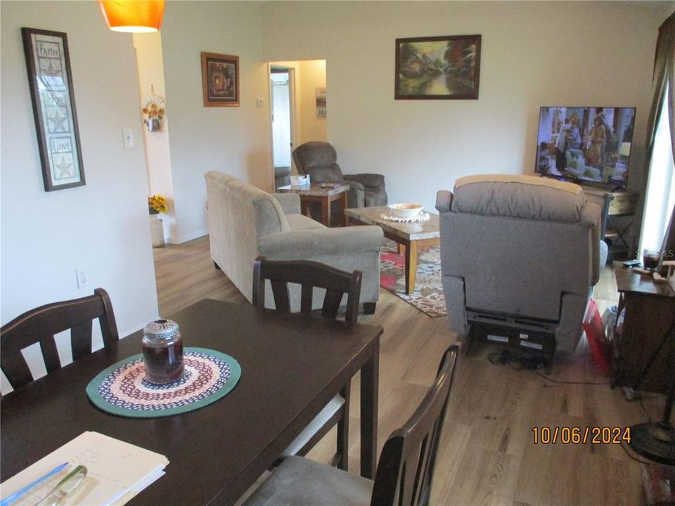 For Sale: $279,900 (2 beds, 2 baths, 1154 Square Feet)