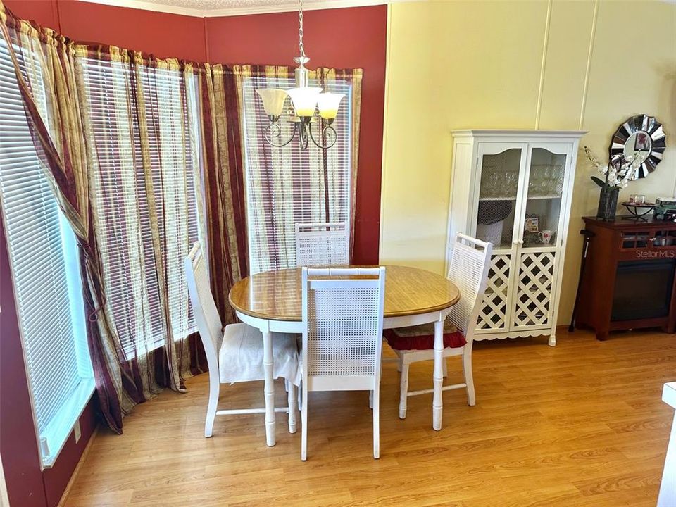 For Sale: $192,900 (2 beds, 2 baths, 1197 Square Feet)