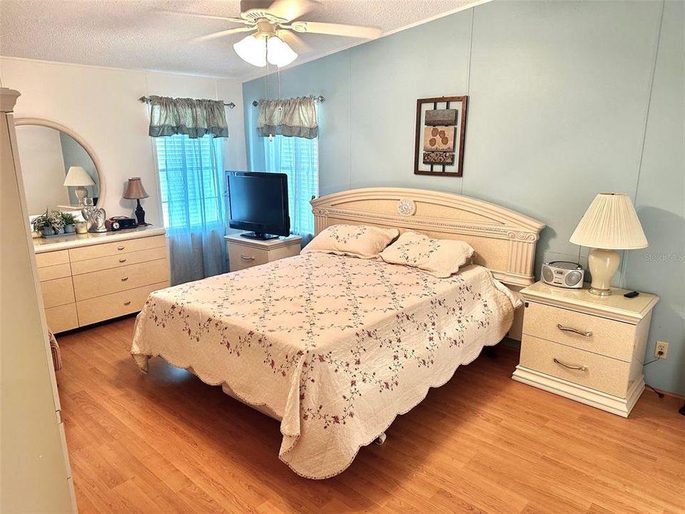 For Sale: $192,900 (2 beds, 2 baths, 1197 Square Feet)