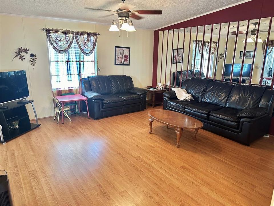 For Sale: $192,900 (2 beds, 2 baths, 1197 Square Feet)