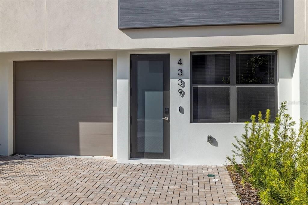 For Rent: $5,000 (3 beds, 2 baths, 1632 Square Feet)