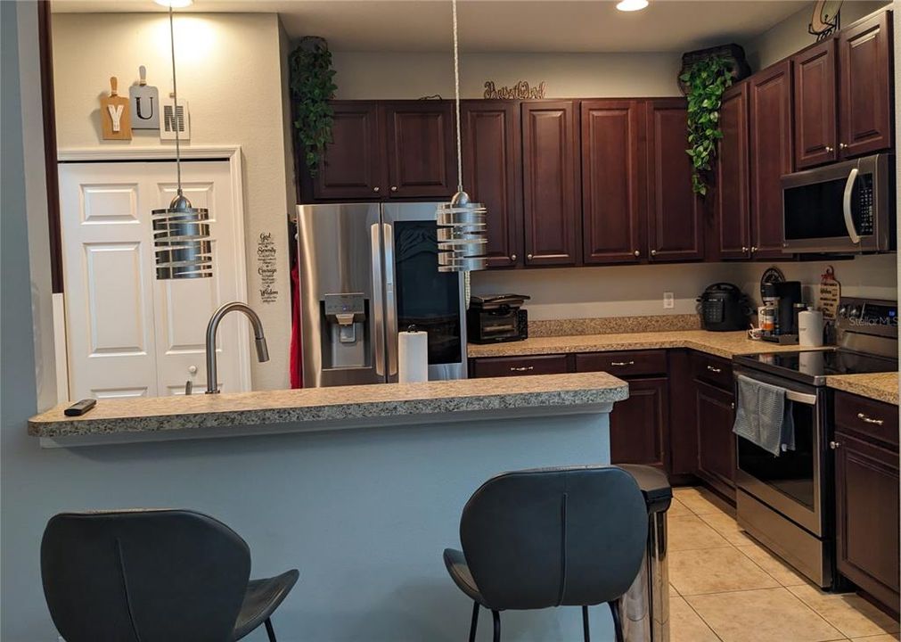 For Sale: $299,750 (2 beds, 2 baths, 1252 Square Feet)