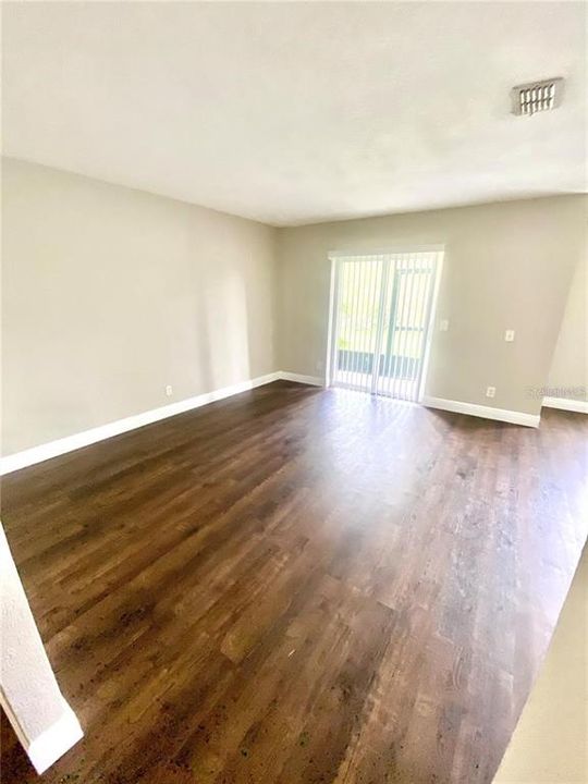 For Sale: $200,000 (2 beds, 2 baths, 905 Square Feet)