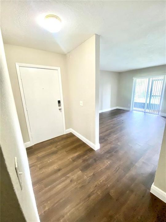 For Sale: $200,000 (2 beds, 2 baths, 905 Square Feet)