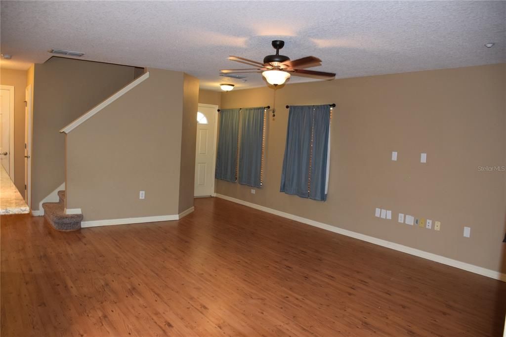 For Rent: $2,200 (3 beds, 2 baths, 1699 Square Feet)