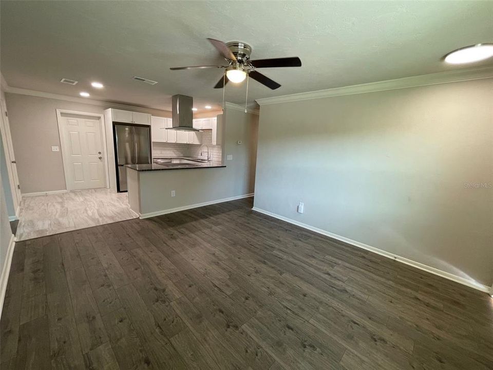 For Sale: $190,000 (3 beds, 1 baths, 1196 Square Feet)