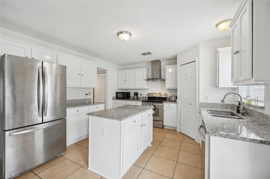 For Sale: $425,000 (4 beds, 2 baths, 2419 Square Feet)