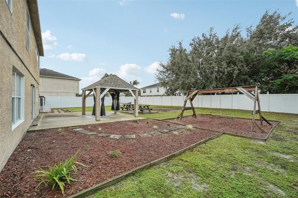 For Sale: $425,000 (4 beds, 2 baths, 2419 Square Feet)