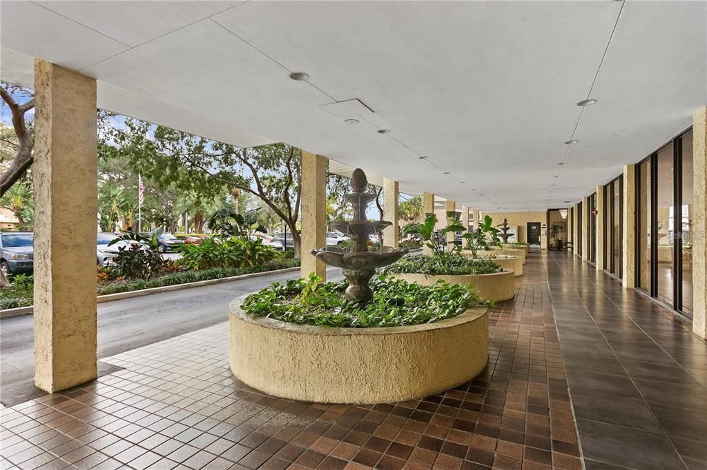 ENTRANCE TO MARINER CONDOMINIUM