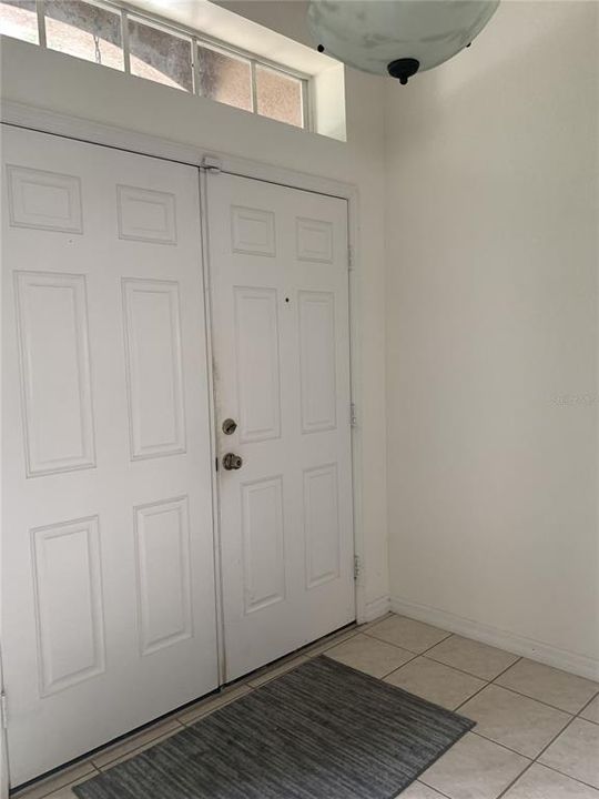 For Rent: $2,899 (4 beds, 2 baths, 1992 Square Feet)