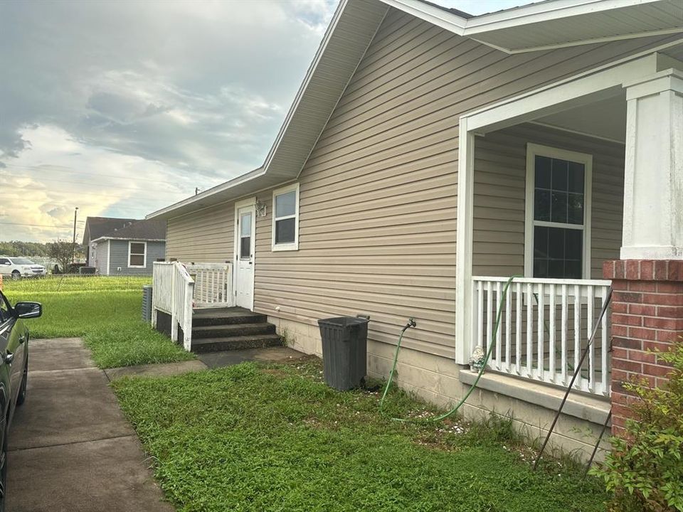 For Sale: $179,900 (3 beds, 2 baths, 1125 Square Feet)