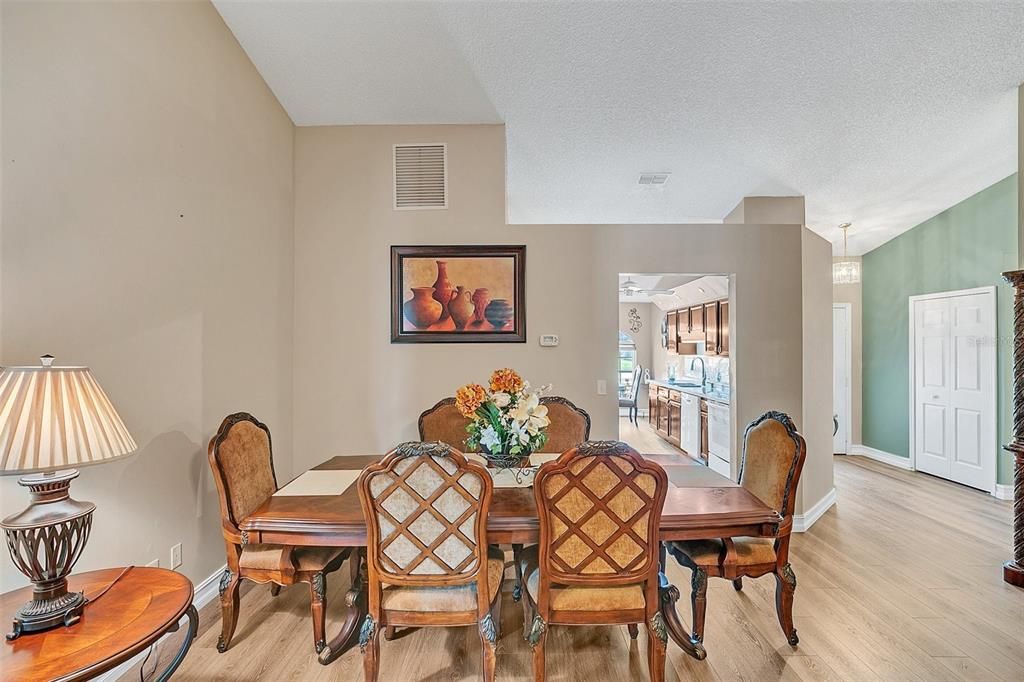 For Sale: $349,900 (3 beds, 2 baths, 1593 Square Feet)