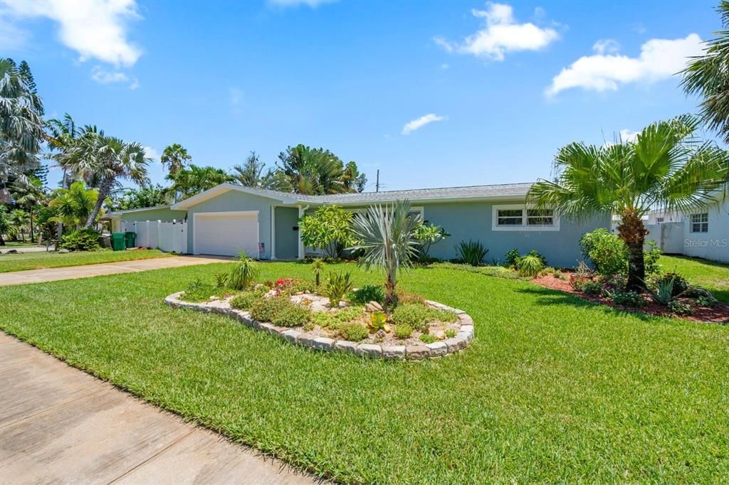 For Sale: $769,900 (5 beds, 2 baths, 2512 Square Feet)