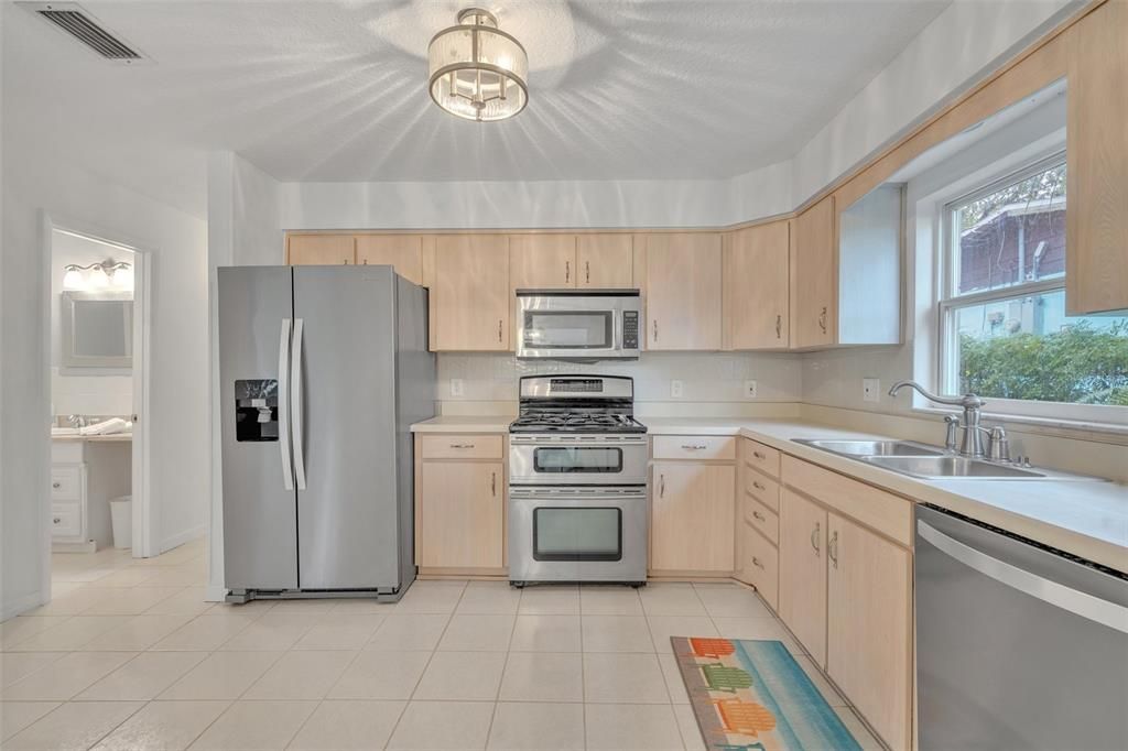 For Sale: $635,000 (2 beds, 2 baths, 1468 Square Feet)