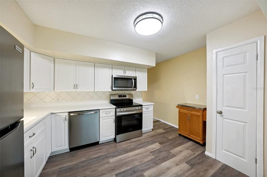 For Sale: $220,000 (2 beds, 2 baths, 1400 Square Feet)