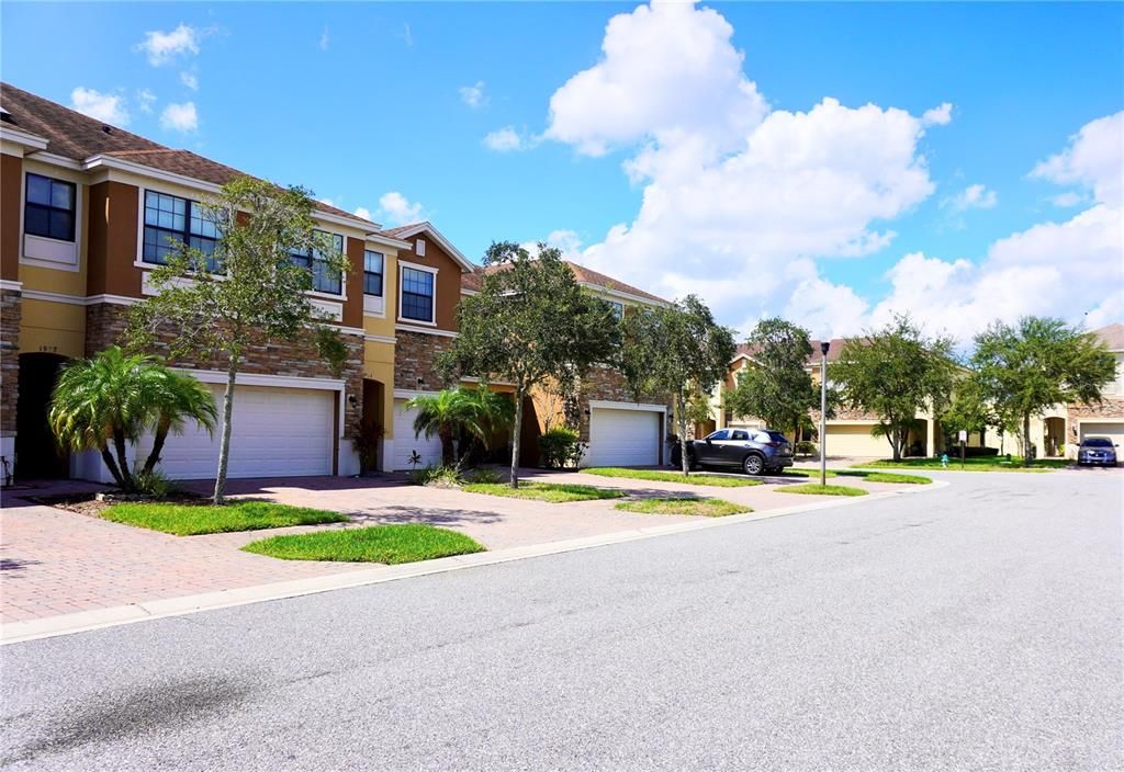 For Sale: $349,000 (3 beds, 2 baths, 1620 Square Feet)