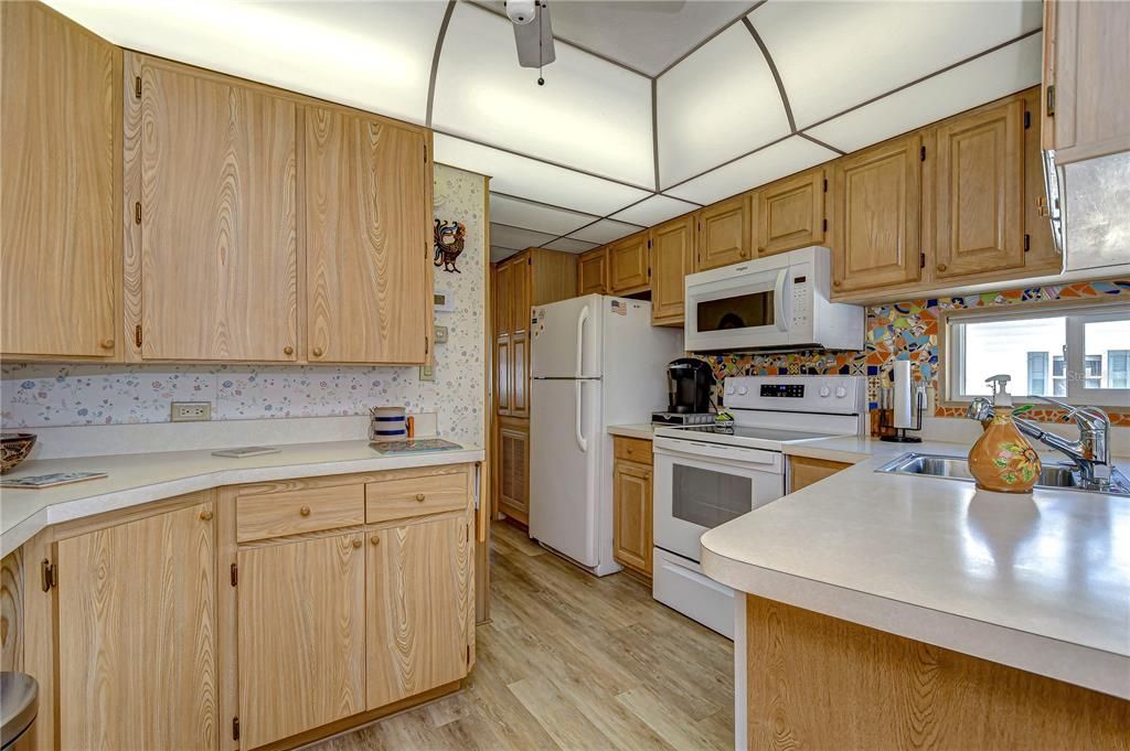 For Sale: $188,000 (2 beds, 2 baths, 1056 Square Feet)