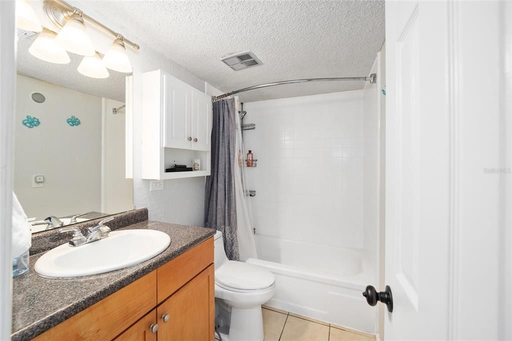 For Sale: $169,000 (2 beds, 2 baths, 1070 Square Feet)