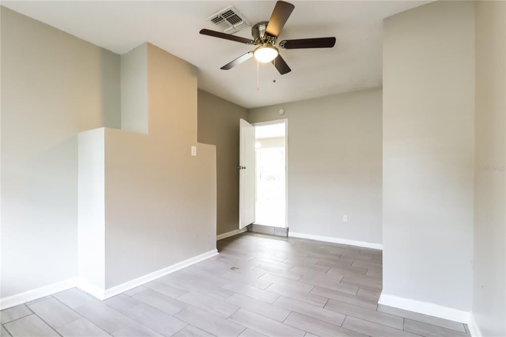 For Rent: $2,295 (4 beds, 2 baths, 1566 Square Feet)