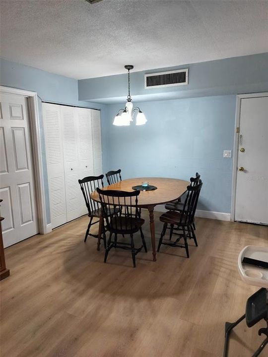 For Rent: $1,675 (2 beds, 2 baths, 925 Square Feet)