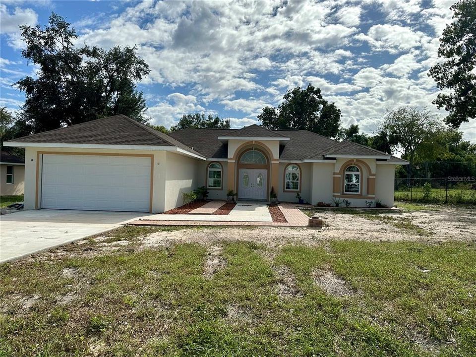 For Sale: $469,000 (3 beds, 2 baths, 1947 Square Feet)