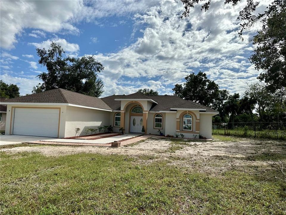 For Sale: $469,000 (3 beds, 2 baths, 1947 Square Feet)