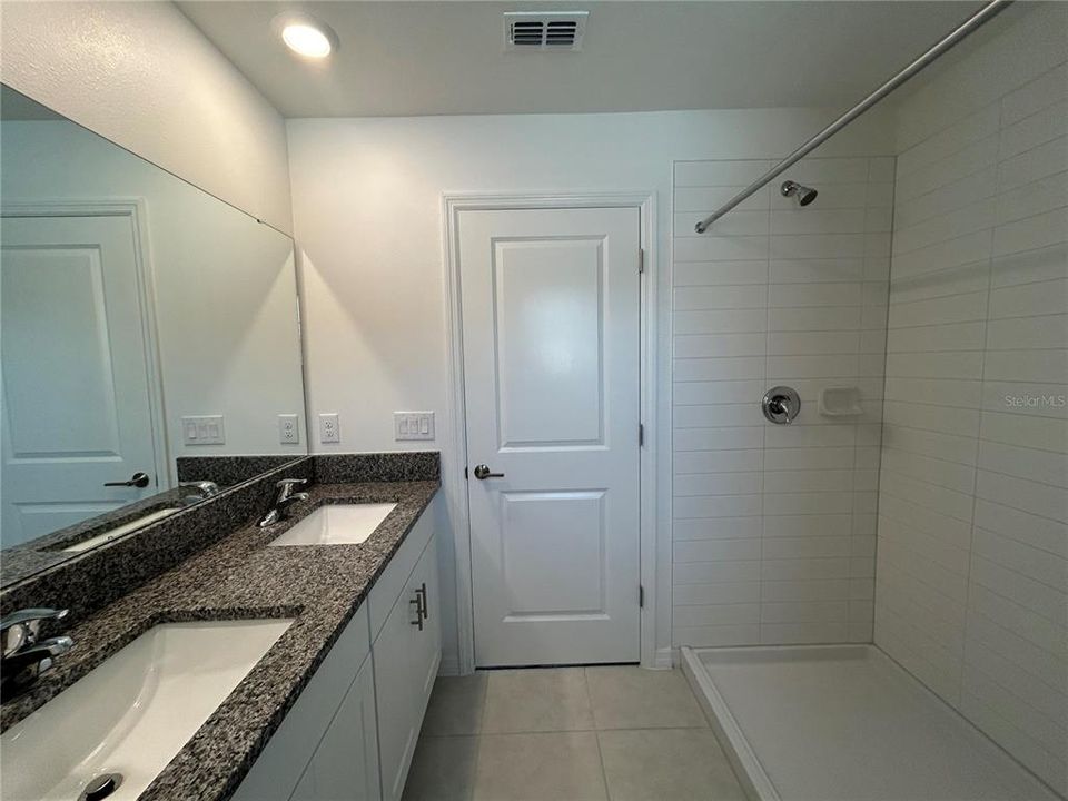 For Rent: $2,099 (4 beds, 2 baths, 1764 Square Feet)