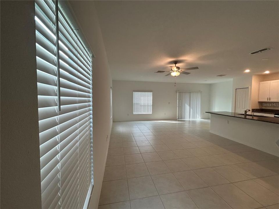 For Rent: $2,099 (4 beds, 2 baths, 1764 Square Feet)