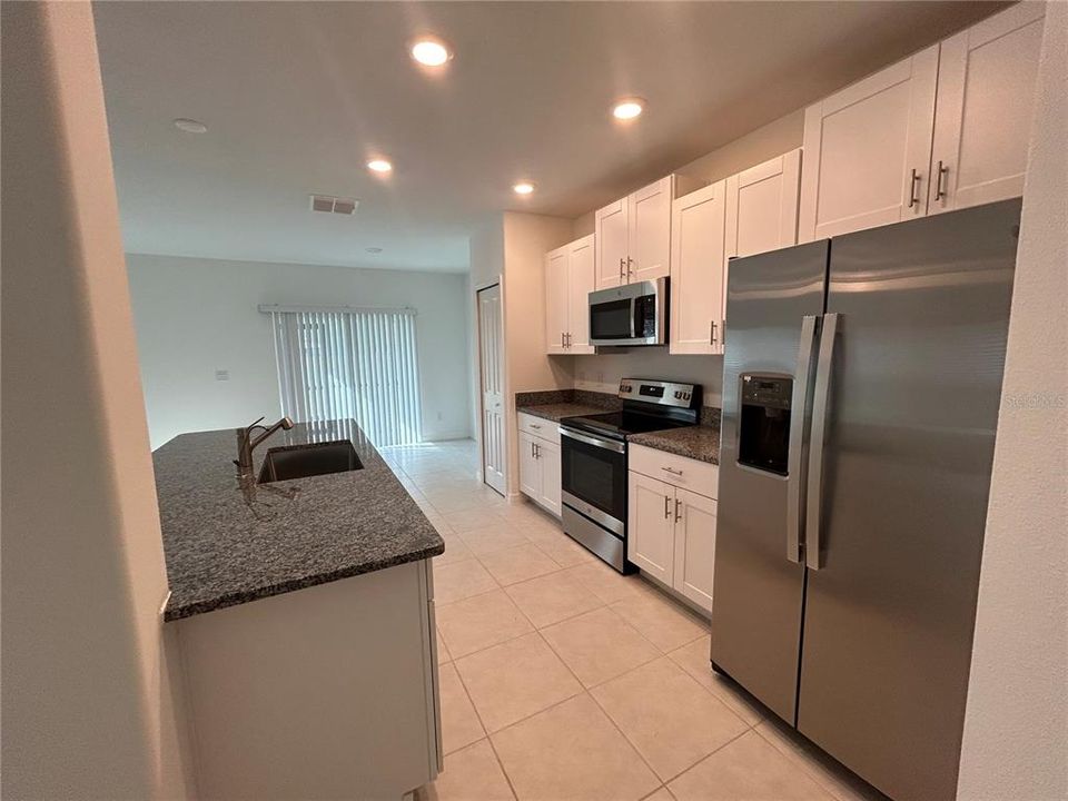 For Rent: $2,099 (4 beds, 2 baths, 1764 Square Feet)