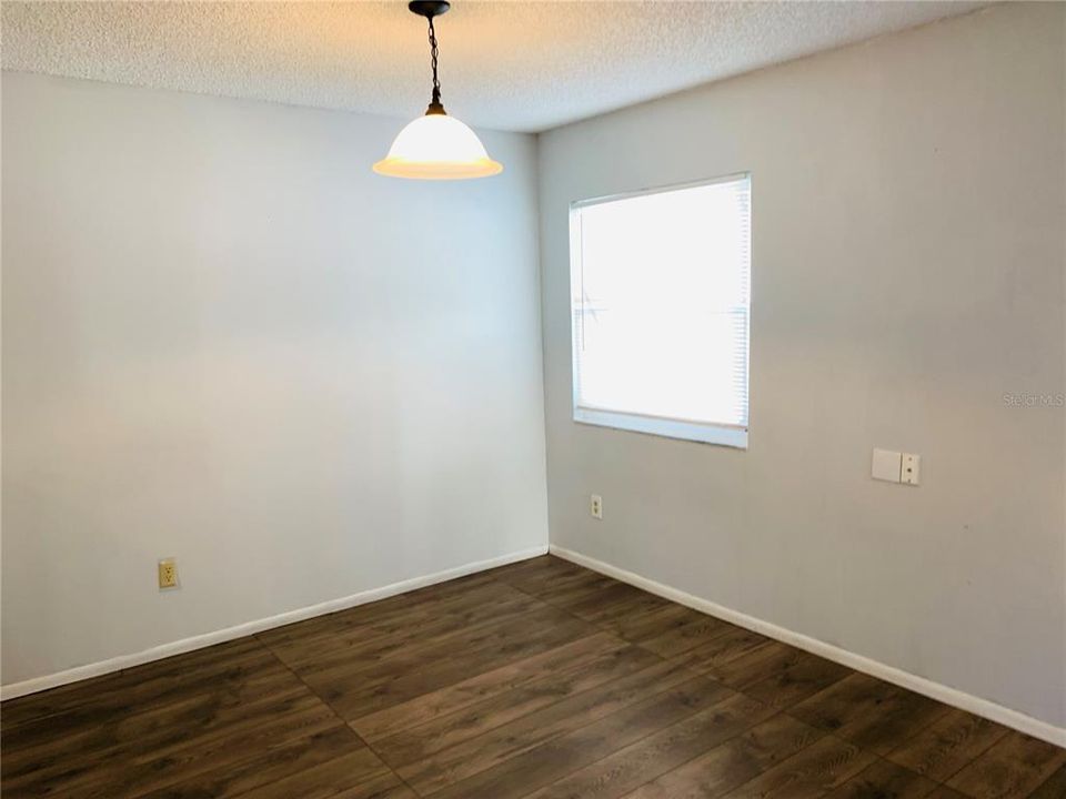 Active With Contract: $1,600 (2 beds, 2 baths, 988 Square Feet)