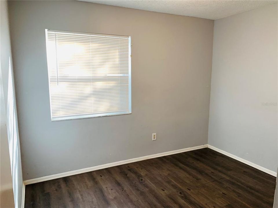 Active With Contract: $1,600 (2 beds, 2 baths, 988 Square Feet)